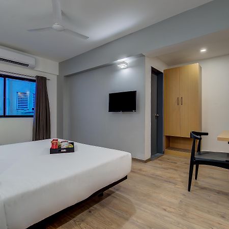 Oyo Townhouse 048 Hadapsar Hotel Phursungi Buitenkant foto