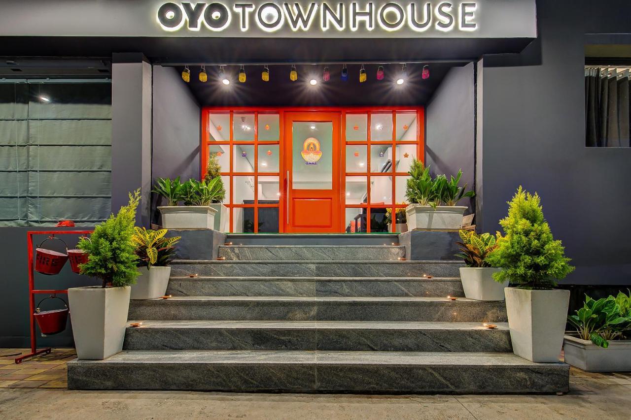 Oyo Townhouse 048 Hadapsar Hotel Phursungi Buitenkant foto
